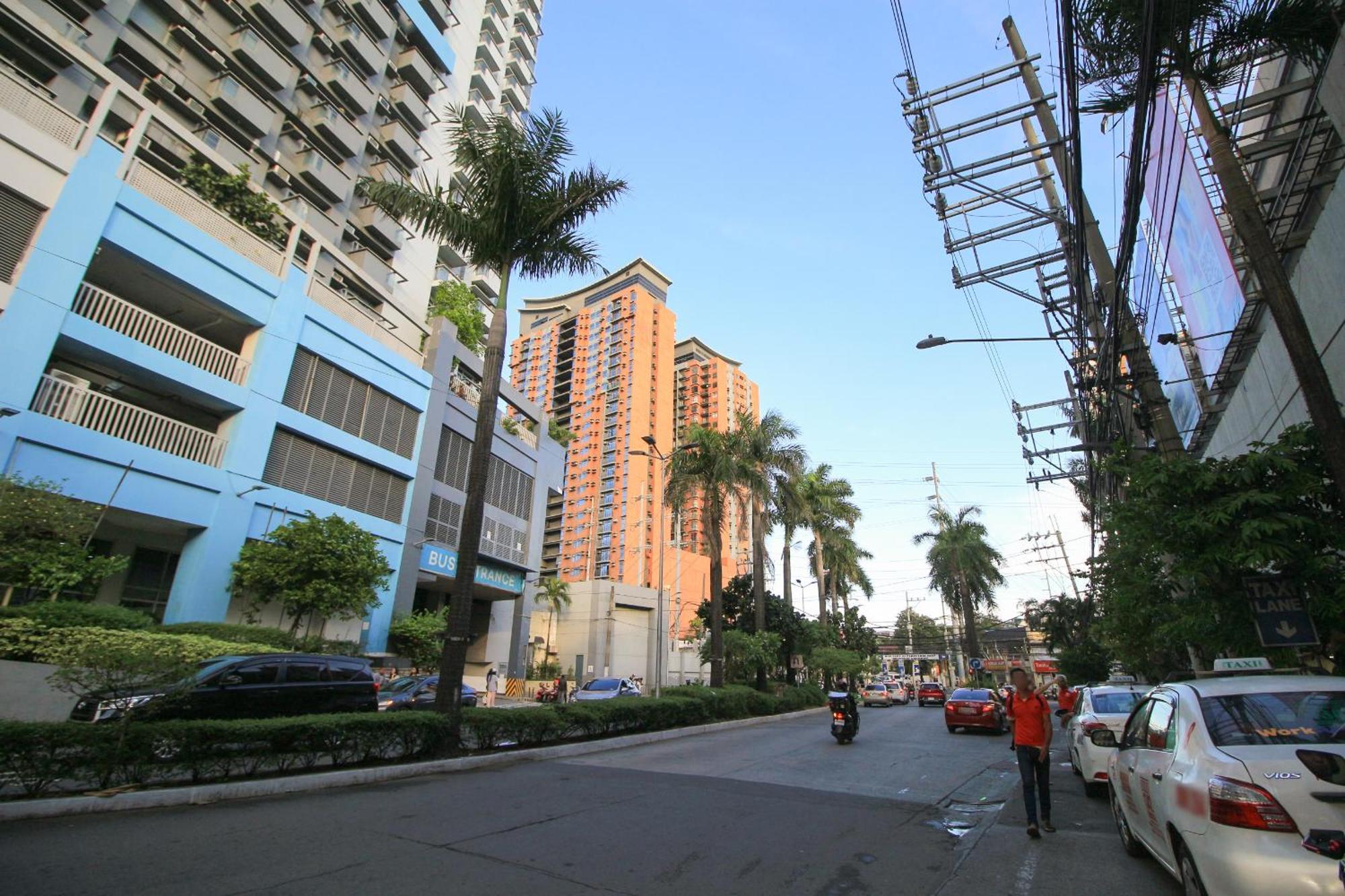 Cylos Place Manhattan Cubao 2br Unit *