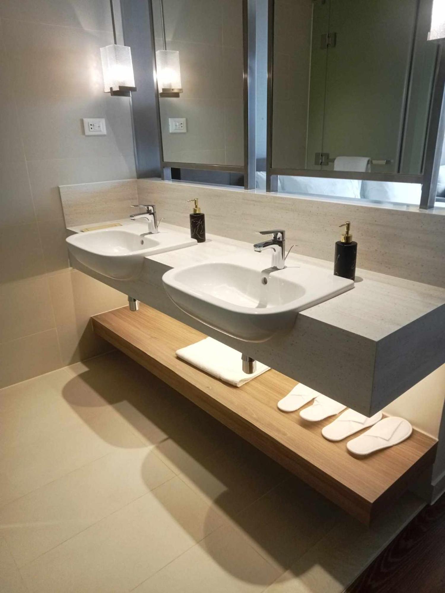 Novotel Residences Manila Luxury With Pool & Gym Access At Acqua 5* Mandaluyong
