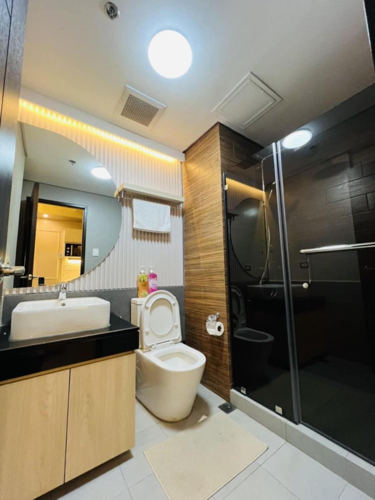 Radiance Bay Luxe Lounge