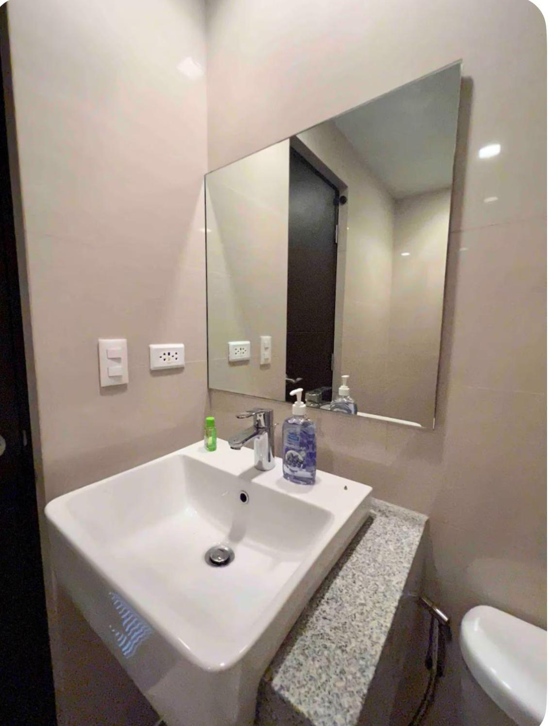 At The Heart Of Bgc Located At Uptown Parksuites Apartment