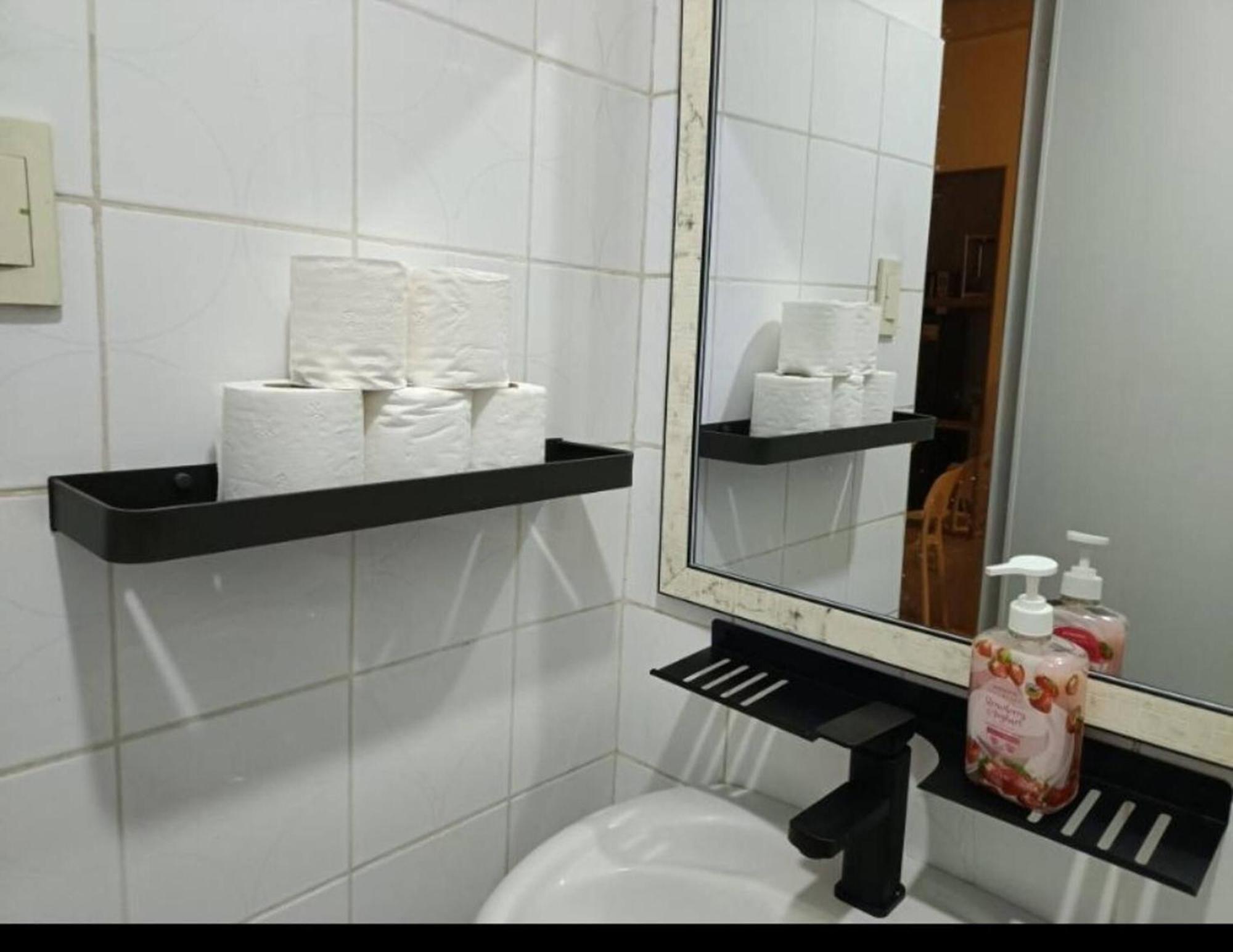 Relax In Style With Fast Wifi Netflix Holiday home Manila