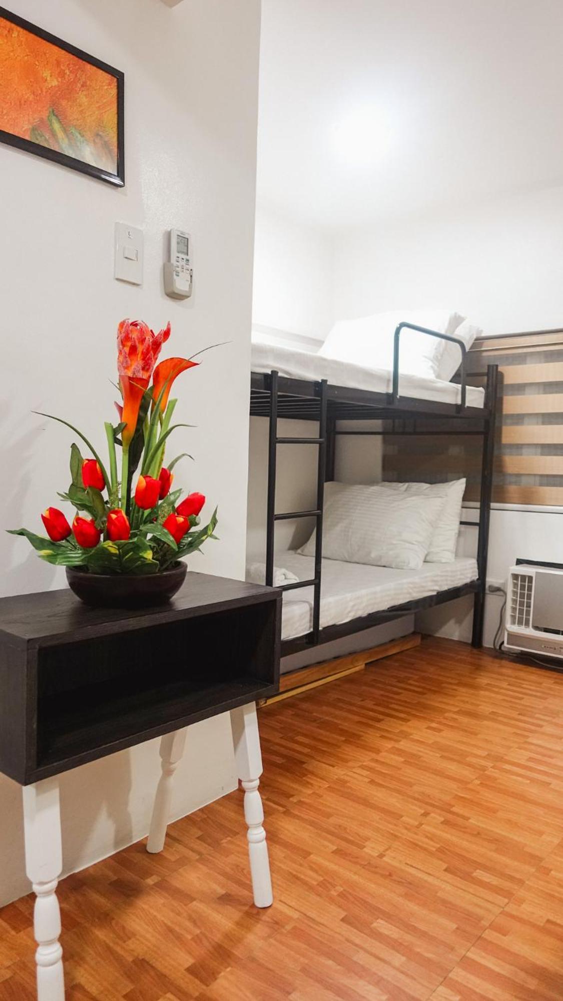 Apartment Group For 6 With 3 Bunk Beds, Kitchen, Wi-fi & Netflix, Near Mrt Boni