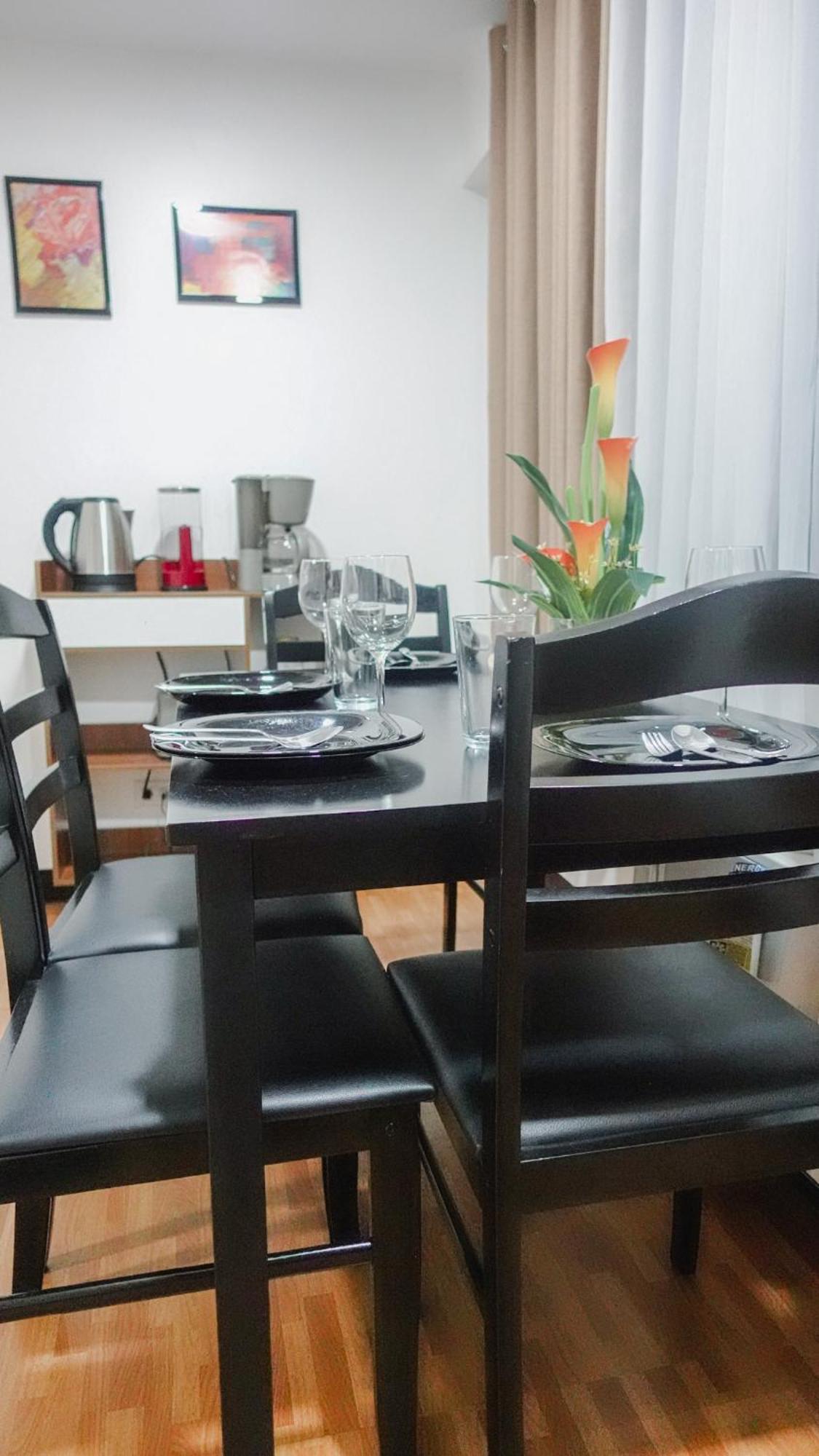 Group For 6 With 3 Bunk Beds, Kitchen, Wi-fi & Netflix, Near Mrt Boni Apartment