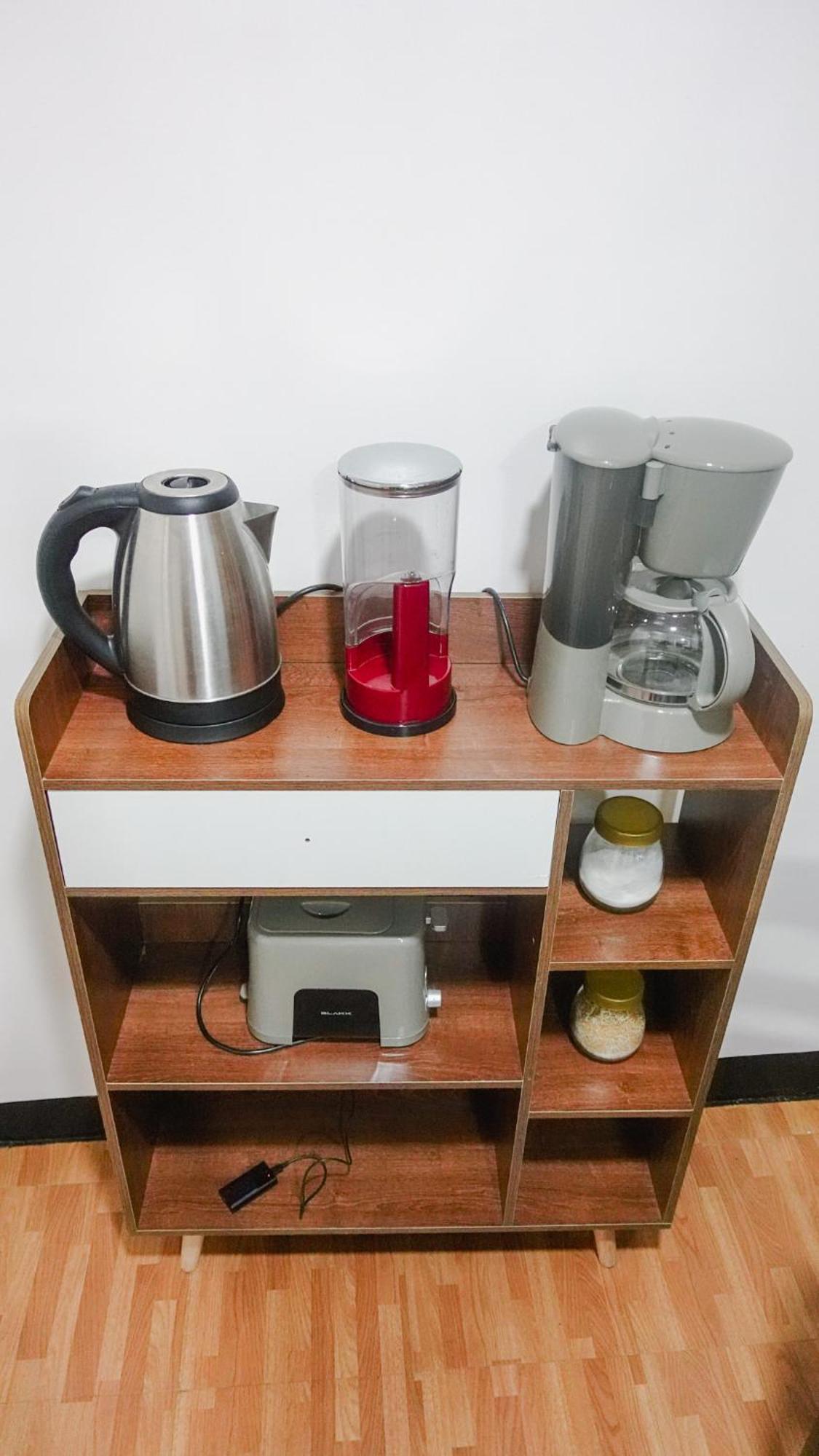 Apartment Group For 6 With 3 Bunk Beds, Kitchen, Wi-fi & Netflix, Near Mrt Boni Manila
