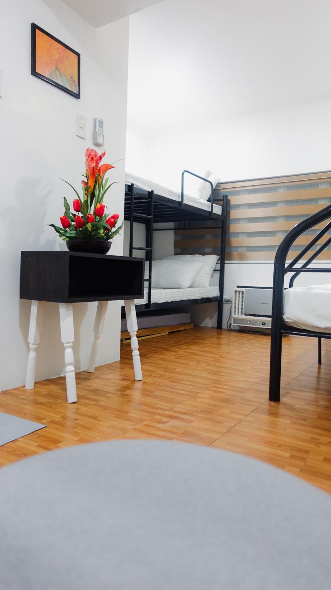 Group For 6 With 3 Bunk Beds, Kitchen, Wi-fi & Netflix, Near Mrt Boni Apartment *
