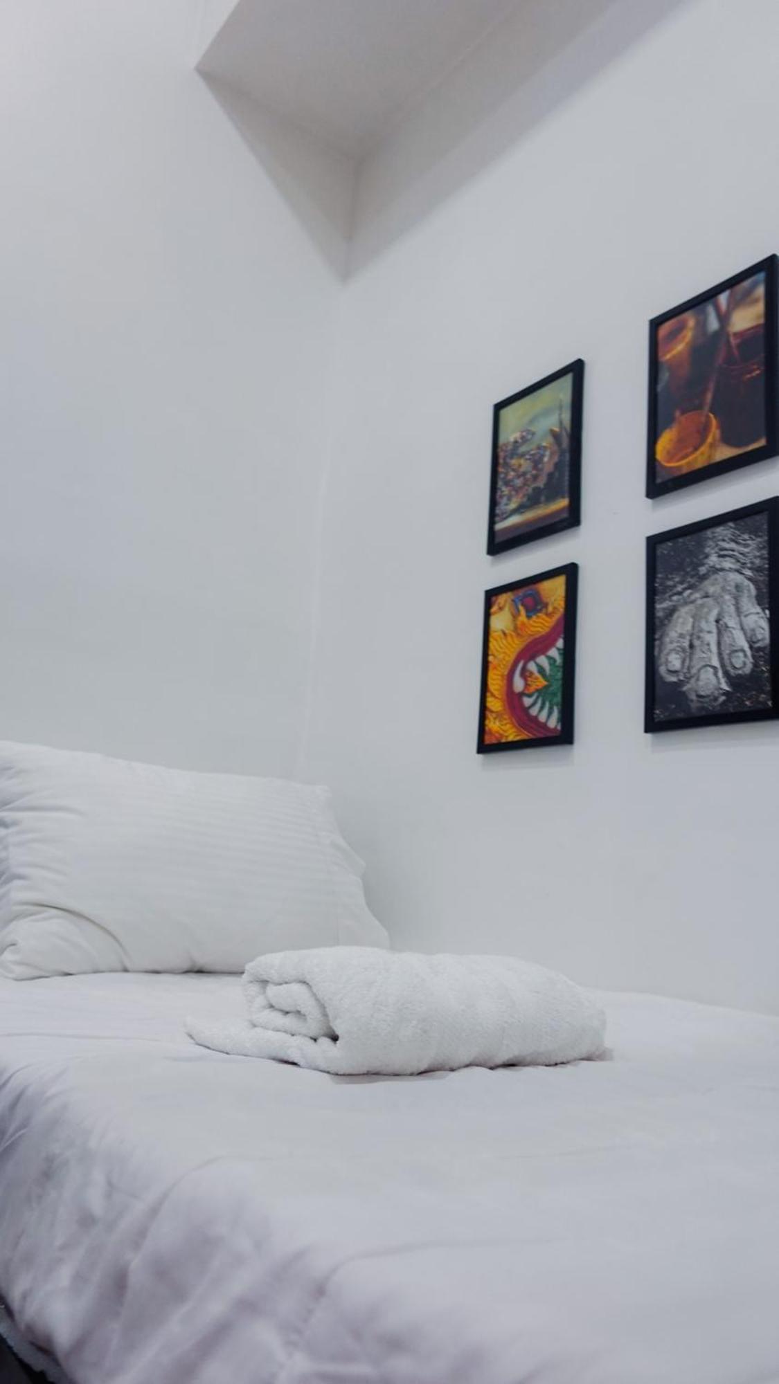 Apartment Group For 6 With 3 Bunk Beds, Kitchen, Wi-fi & Netflix, Near Mrt Boni Manila