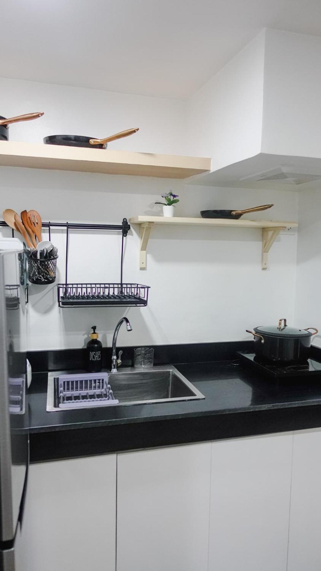 Group For 6 With 3 Bunk Beds, Kitchen, Wi-fi & Netflix, Near Mrt Boni Manila