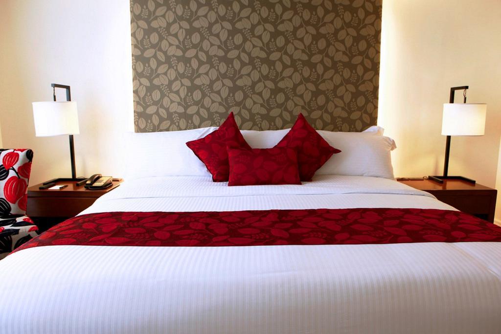 Manila Pavilion Hotel And Casino Hotel 4*