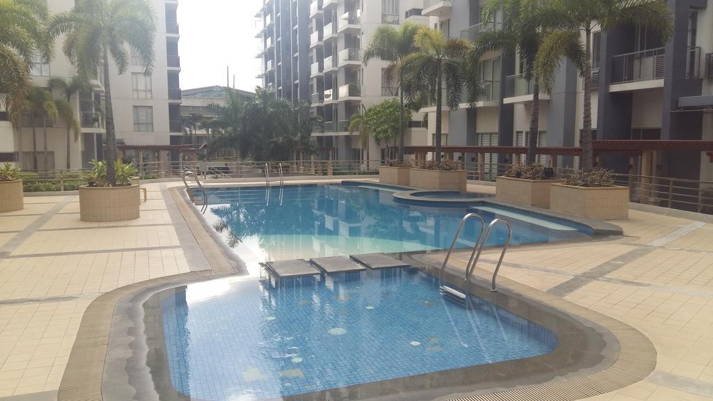 Prs At One Palm Tree Near T3 Airport