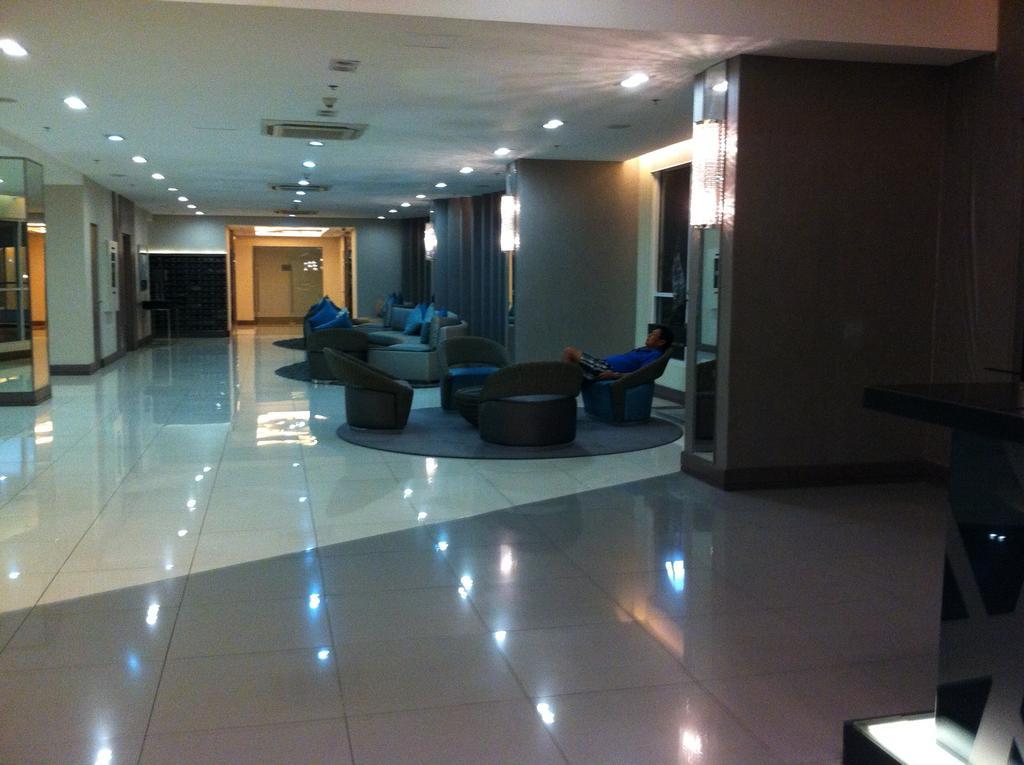 Sea Residences Moa-Eric Apartments