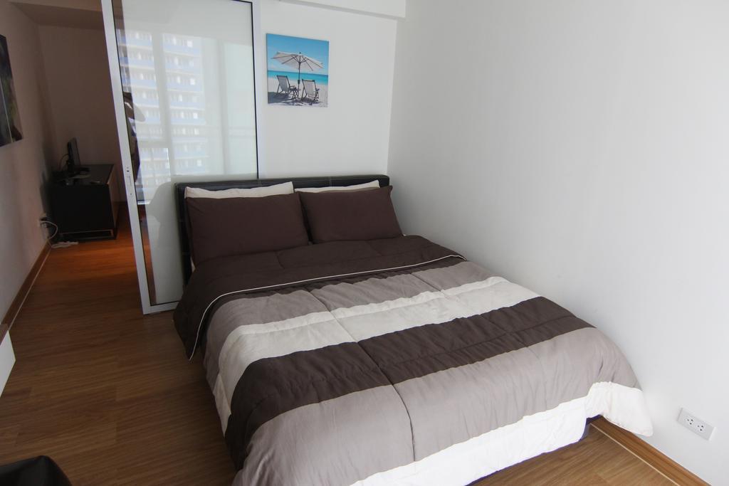 Apartment Azure Urban Tinoyshome Manila