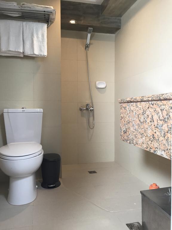 5880 Enriquez Residences * Manila