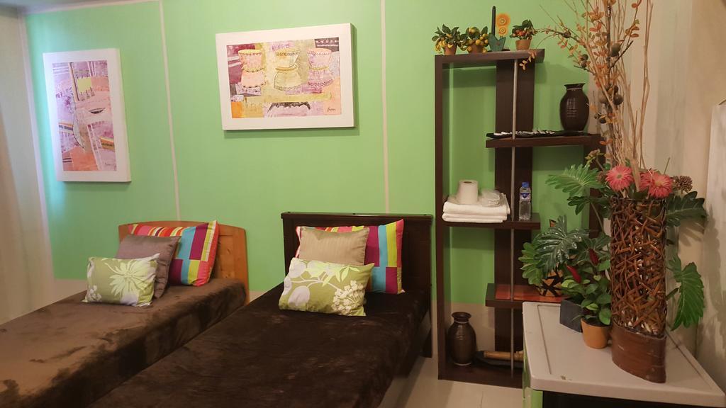 One Palm Tree By Mary Apartamento