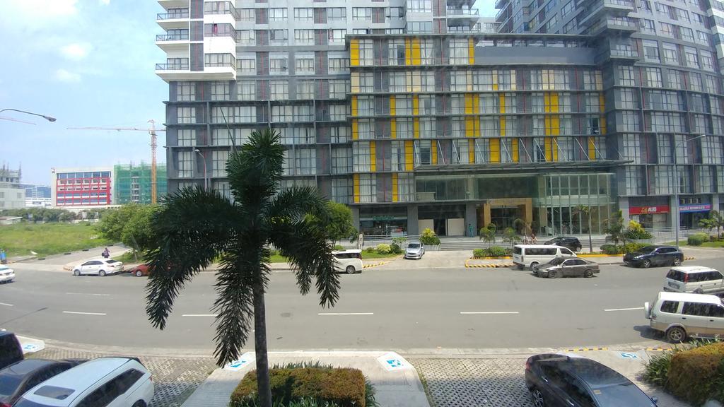 Chin's Place Sea Residences Moa Apartment