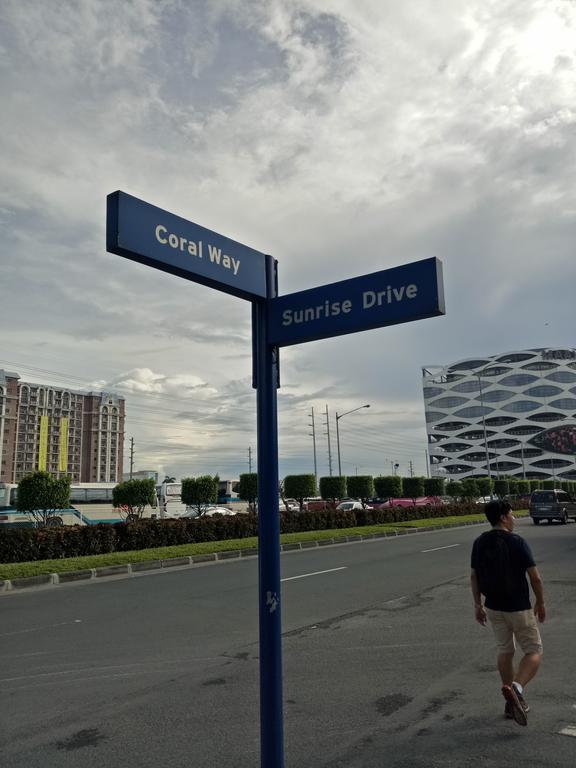 Chin's Place Sea Residences Moa Manila