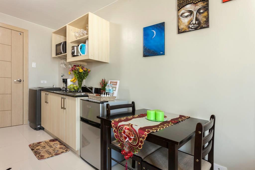 Yong's Place At Vista Residences Taft Apartment