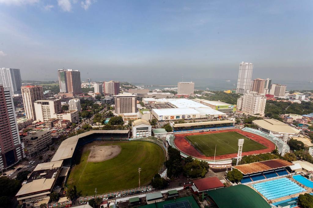 Yong's Place At Vista Residences Taft * Manila