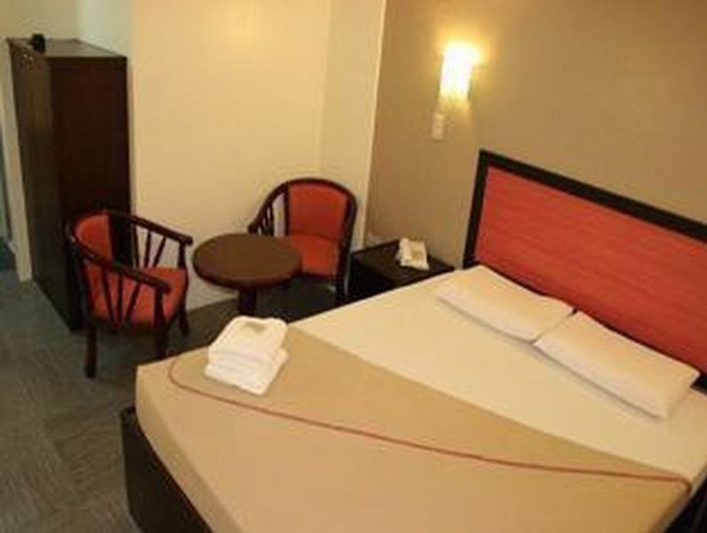 Toilena And Board Hostel Manila