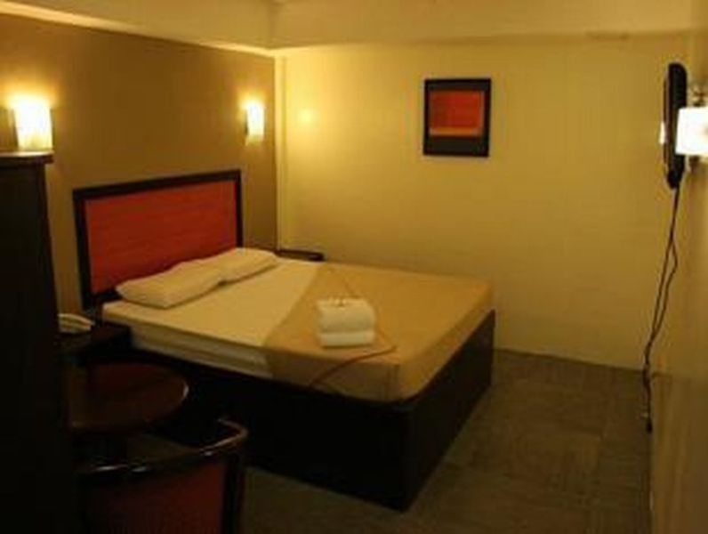 Toilena And Board Hostel *