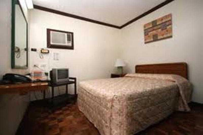 Broadway Court Apartelle 4th Street Apartment