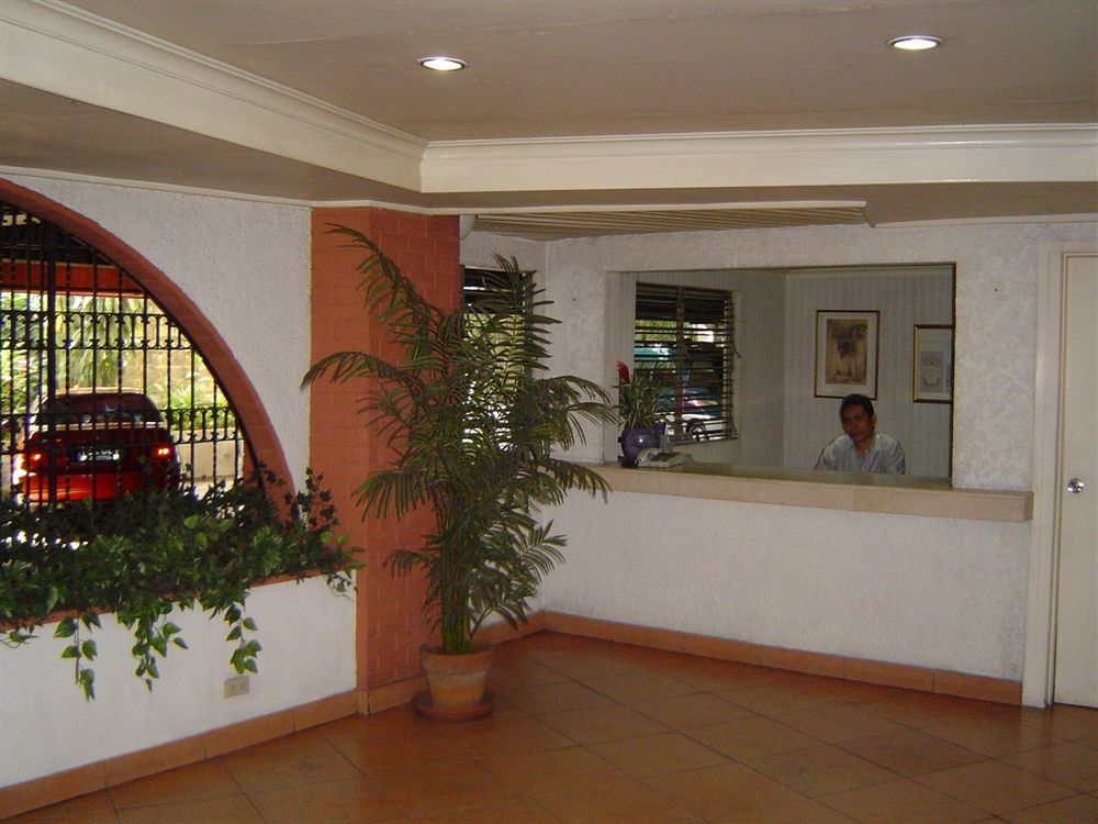 Broadway Court Apartelle 4th Street *