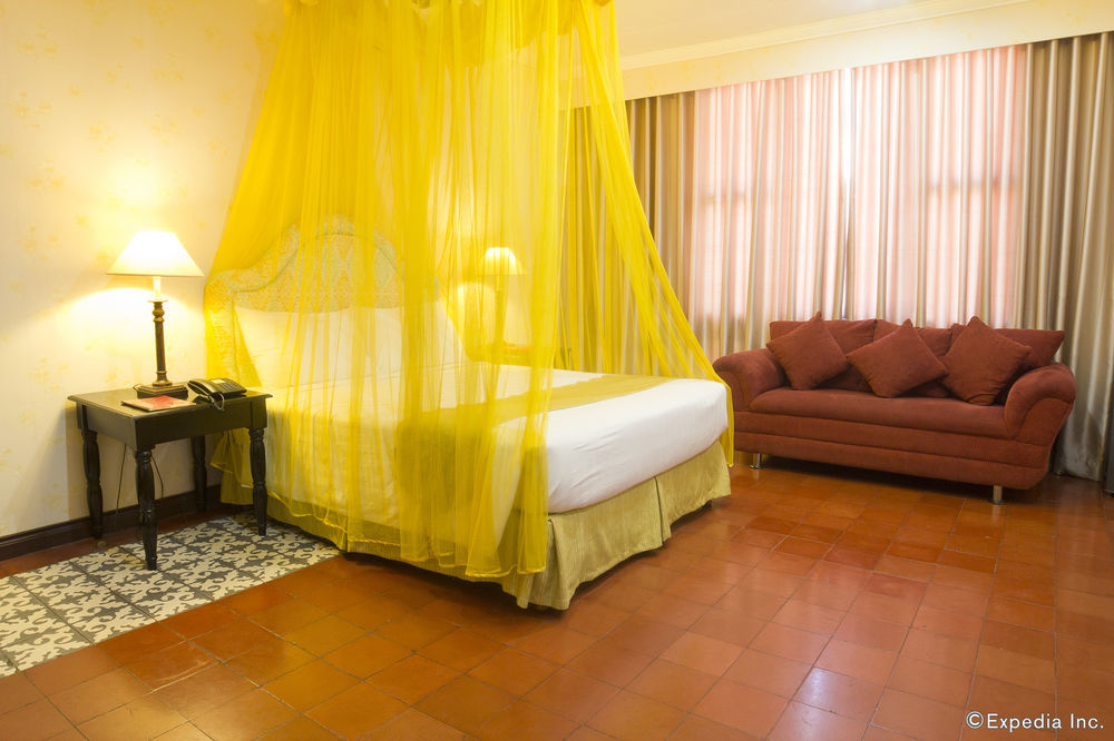 White Knight Intramuros Hotel 2*