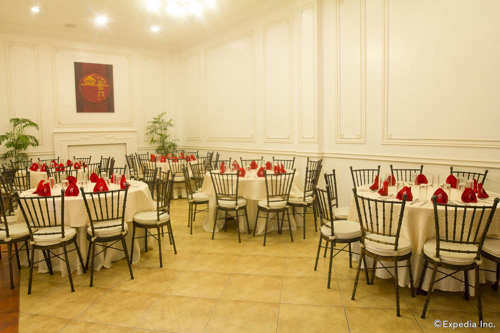 White Knight Intramuros Hotel 2*
