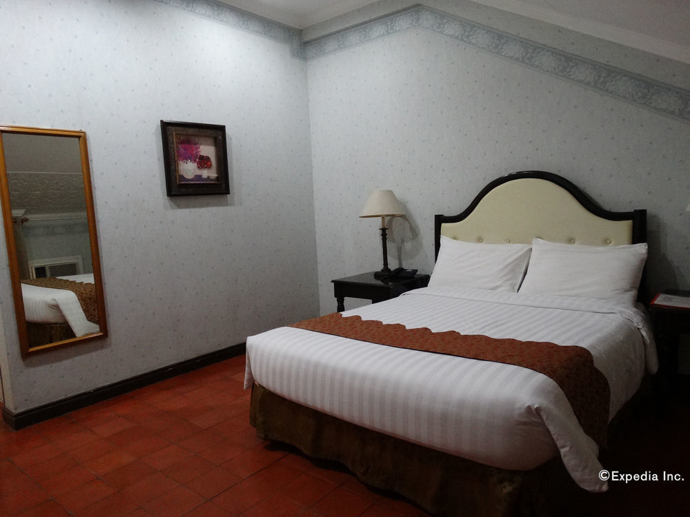 White Knight Intramuros Hotel 2*