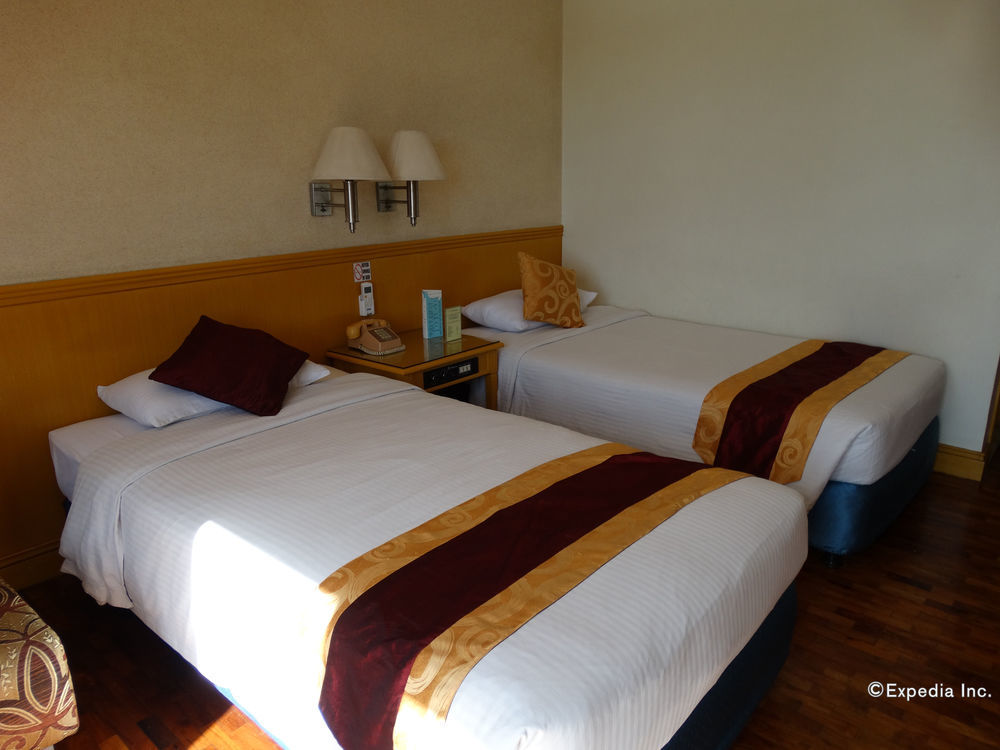 Aloha Roxas Boulevard Hotel 3*