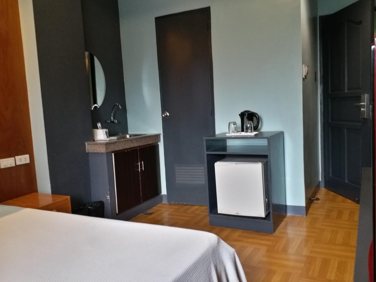 Leesons Residences Hotel Manila