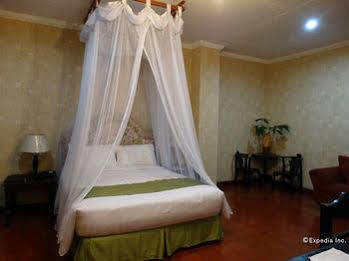 White Knight Intramuros Hotel