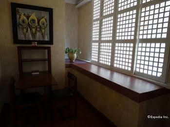 White Knight Intramuros Hotel 2*