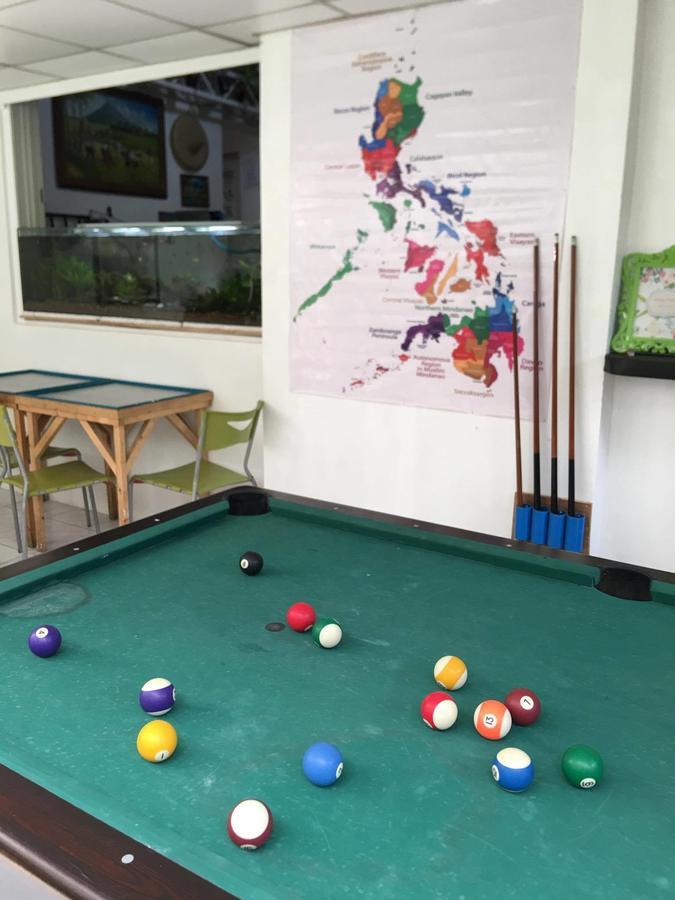 Humble Hut Hostel Manila