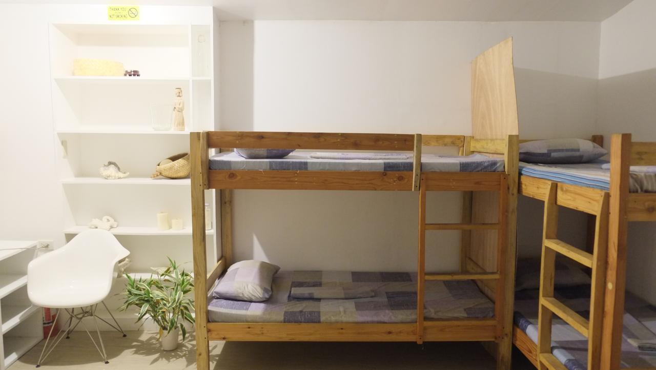 Humble Hut Hostel Manila
