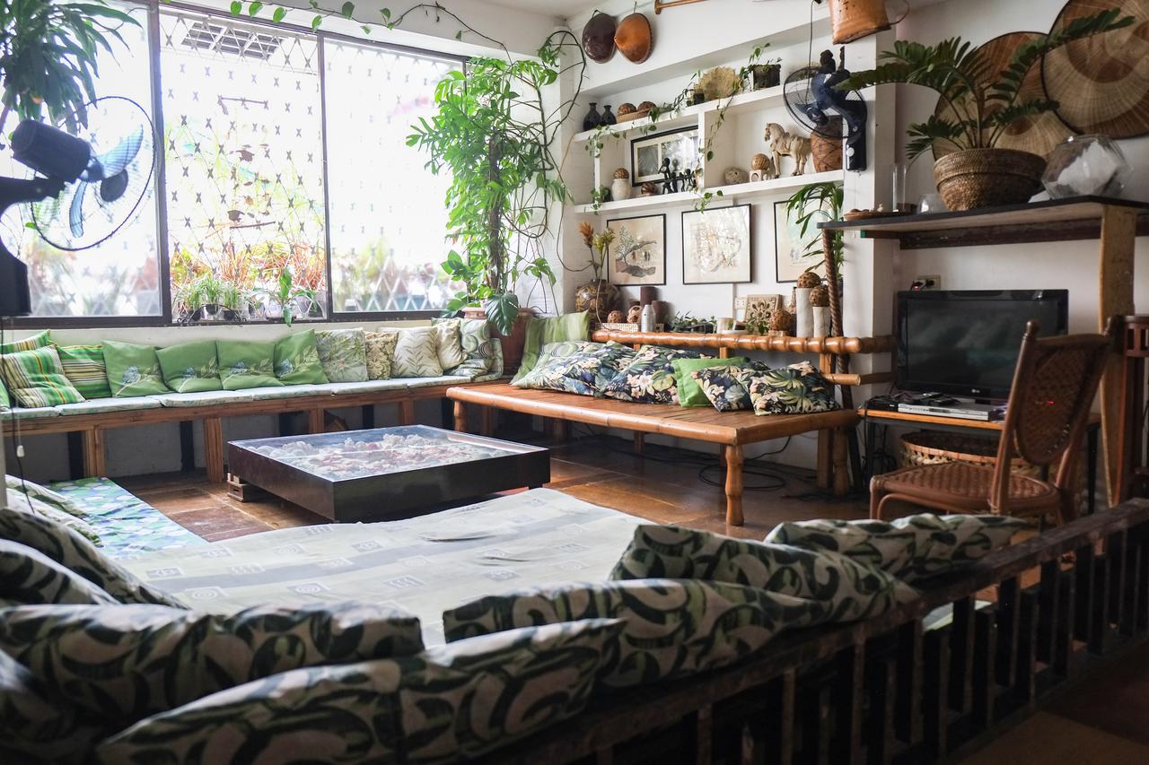 Humble Hut Hostel *
