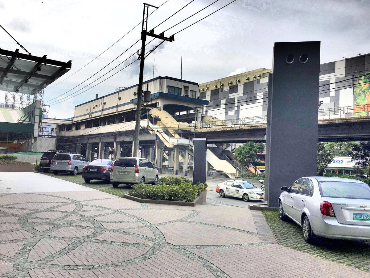 Vinia Residences + Versaflats