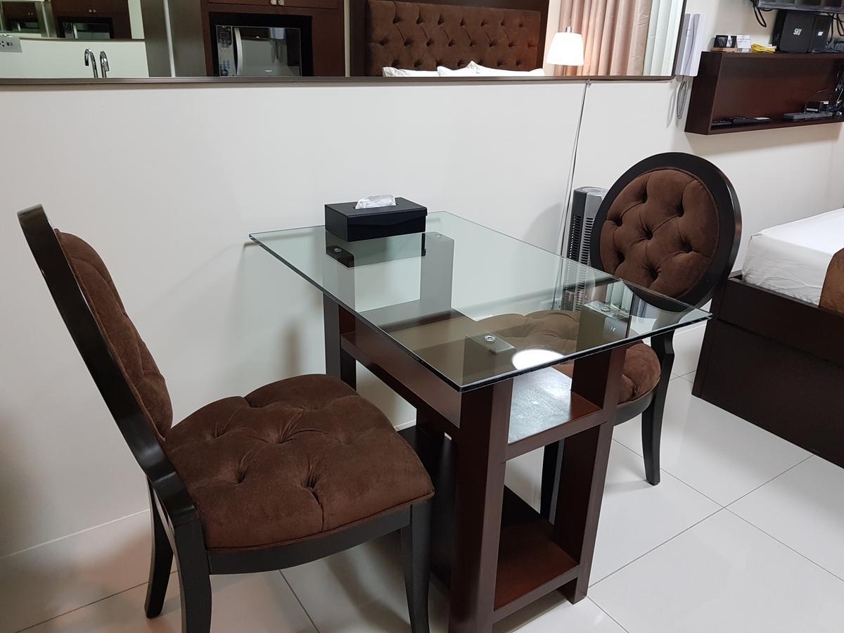 Studio Unit At The Breeze Residences