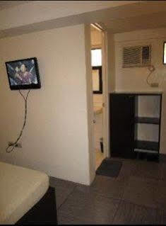 Toilena And Board Hostel *