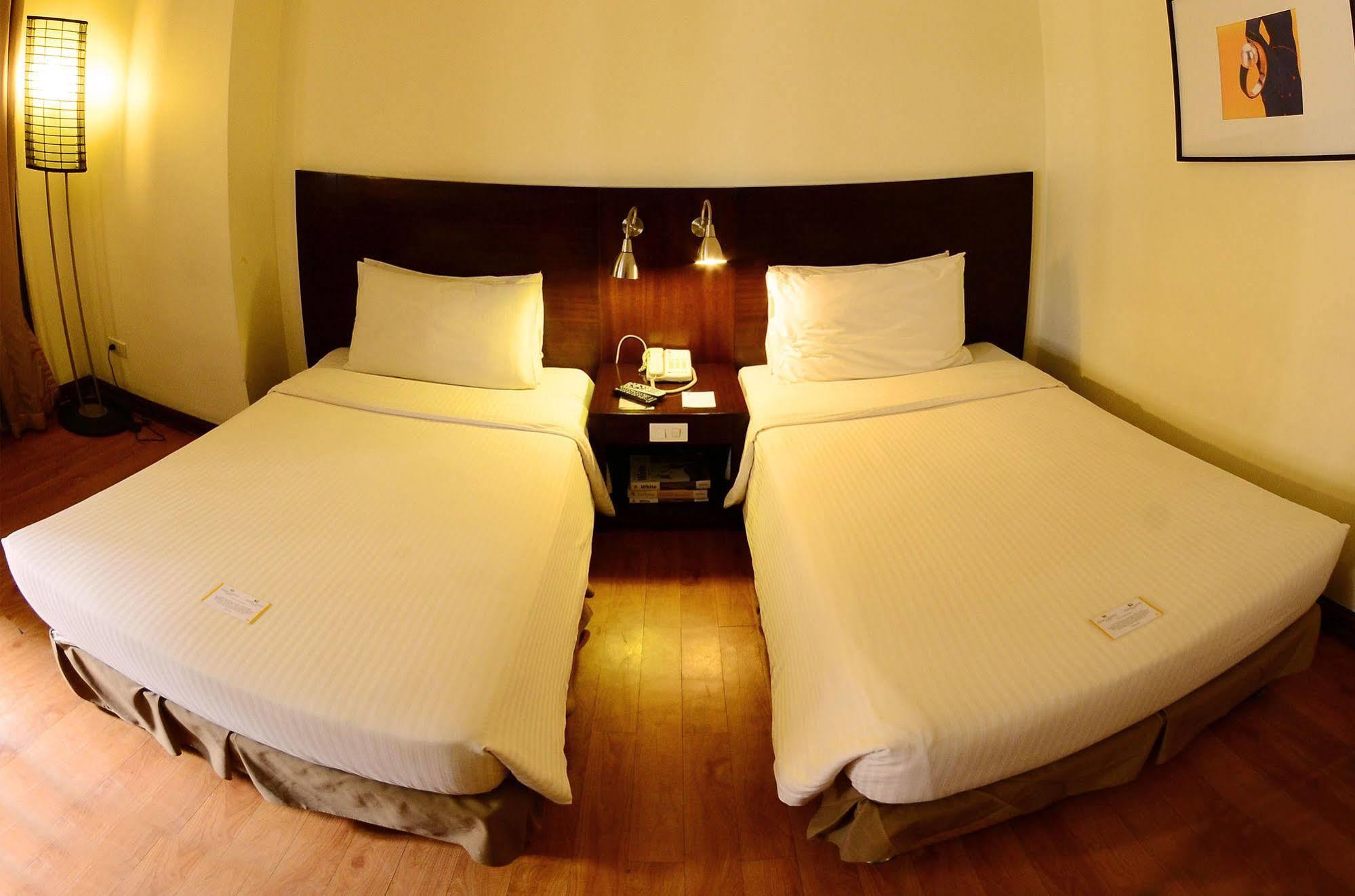 Pearl Garden Hotel 3*