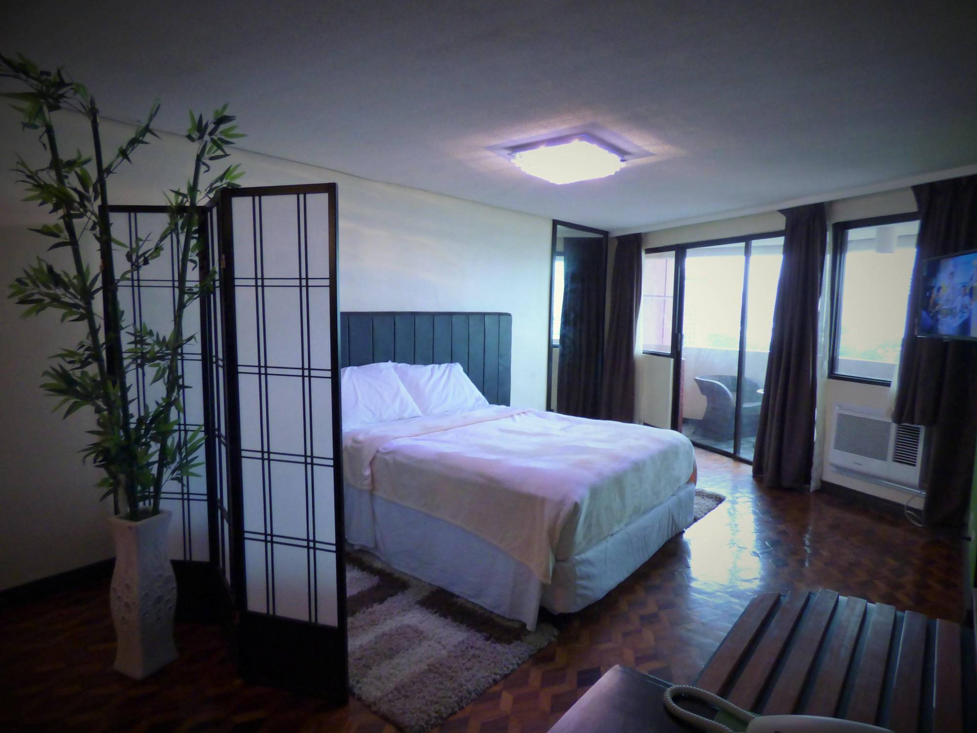 Bay Serviced * Manila