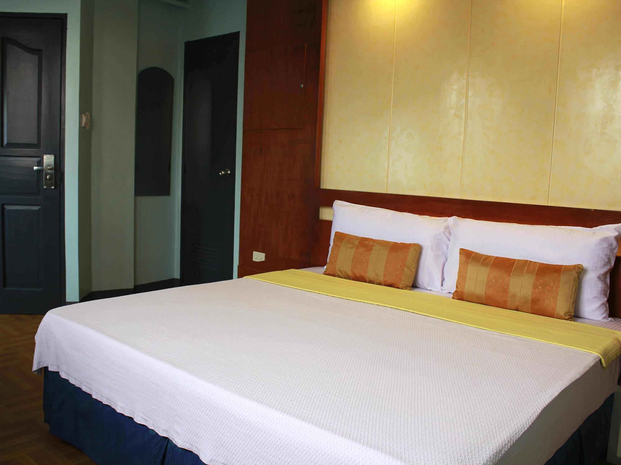 Leesons Residences Manila