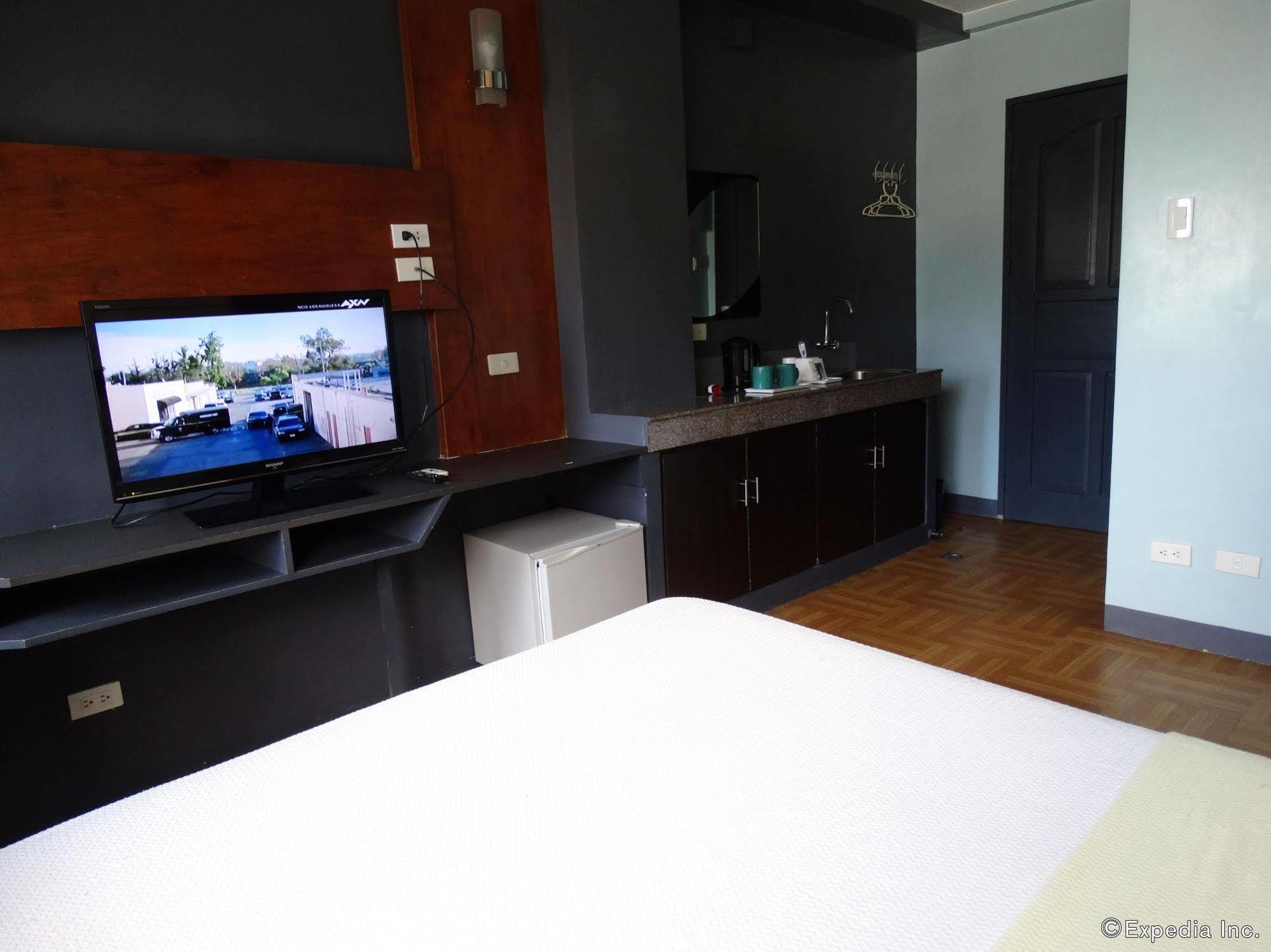 Leesons Residences Hotel