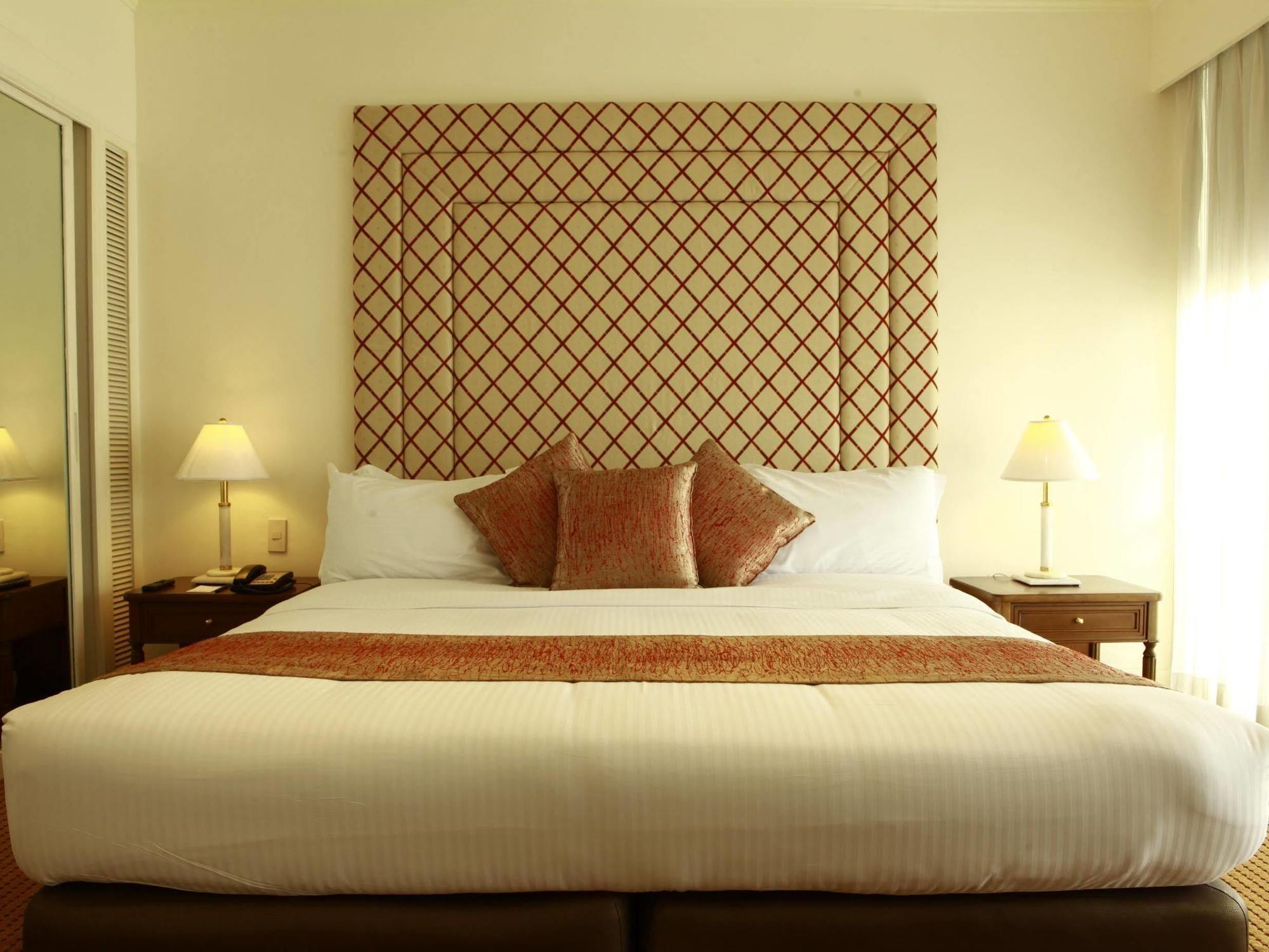 Hotel Manila Pavilion Hotel And Casino 4*