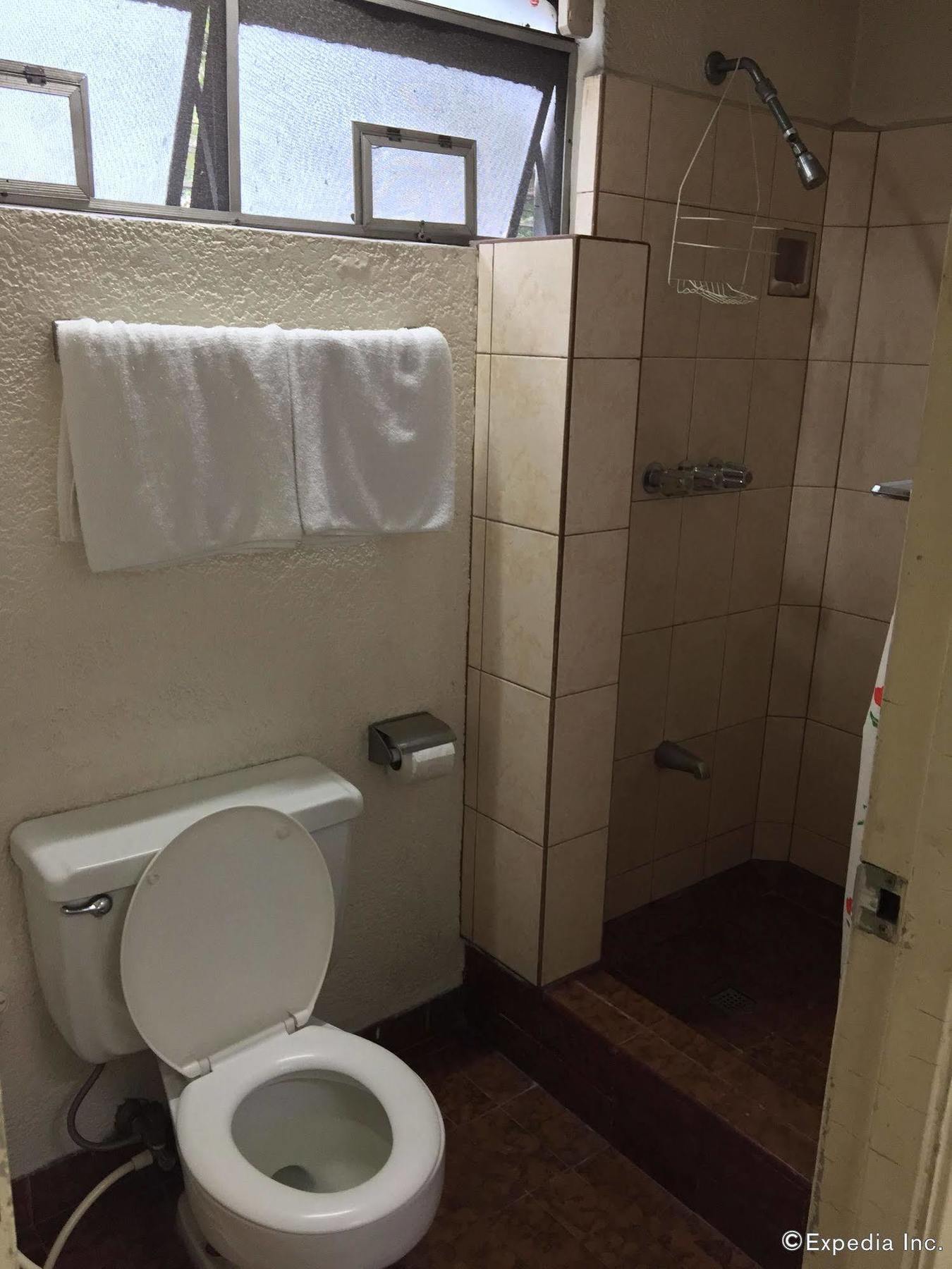 Broadway Court Apartelle 4th Street * Manila