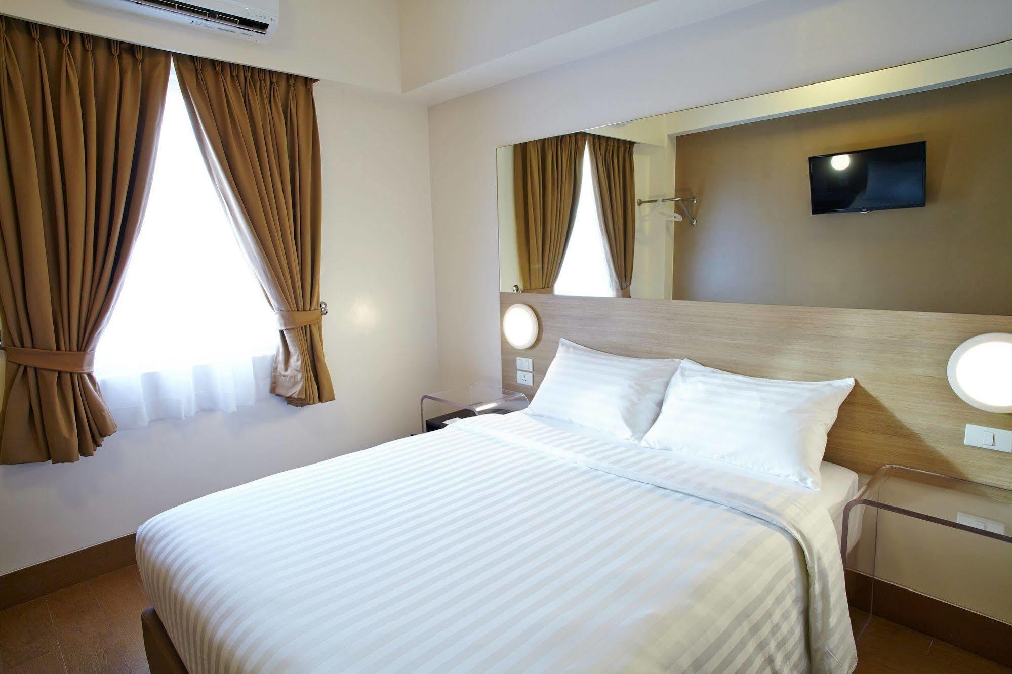 Red Planet Malate Mabini 3*