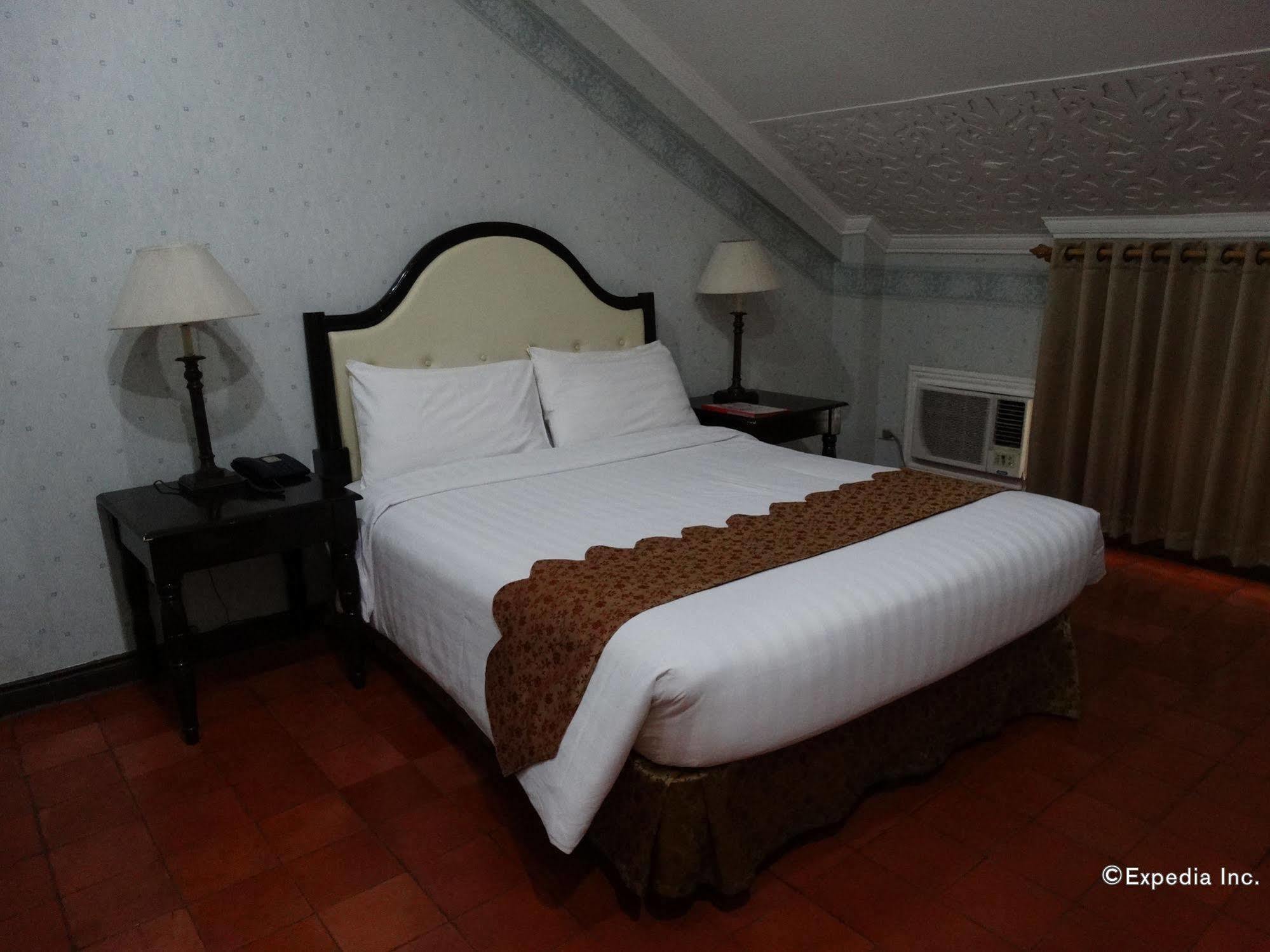 Hotel White Knight Intramuros 2*