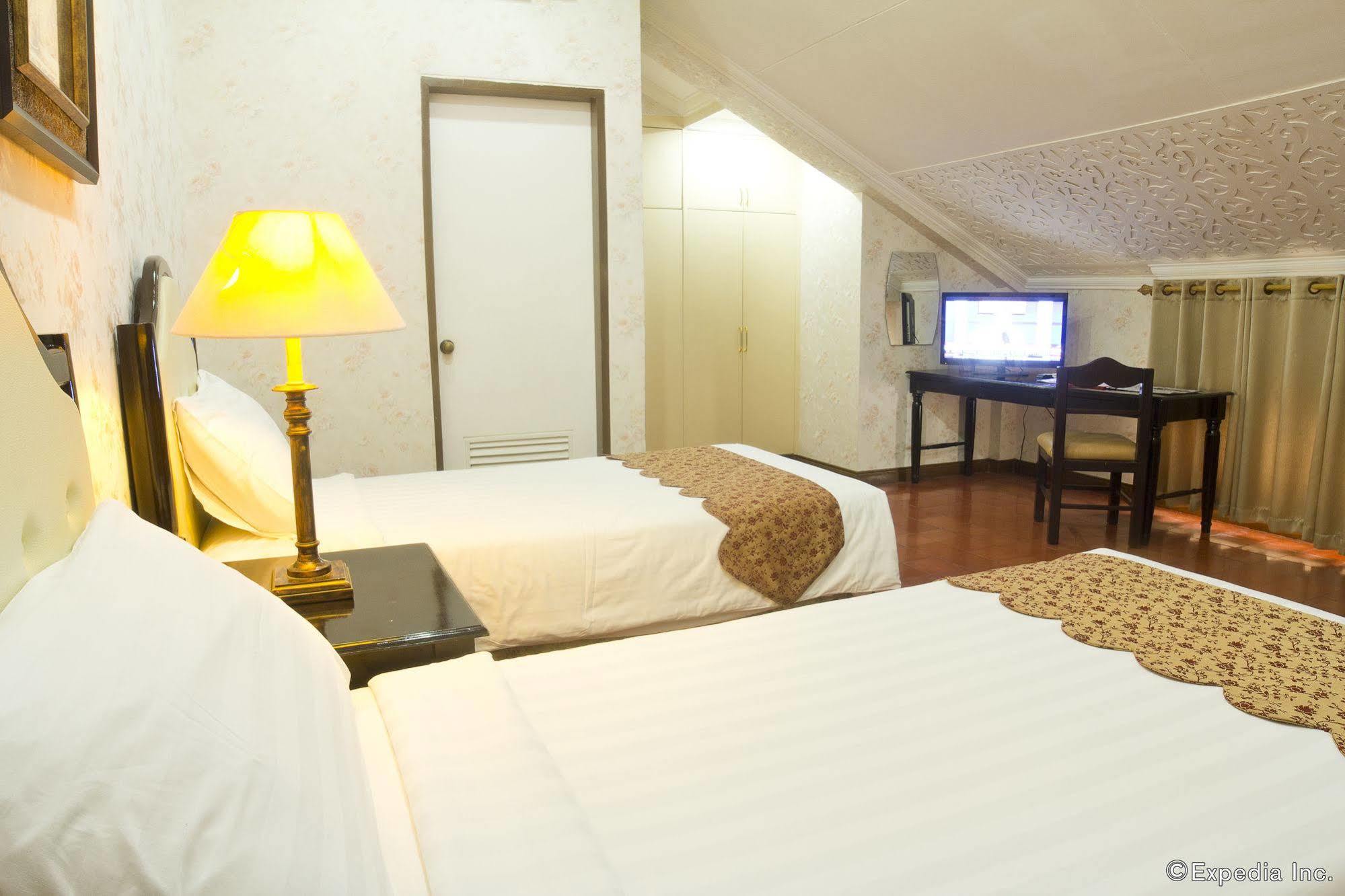 White Knight Intramuros Hotel 2*