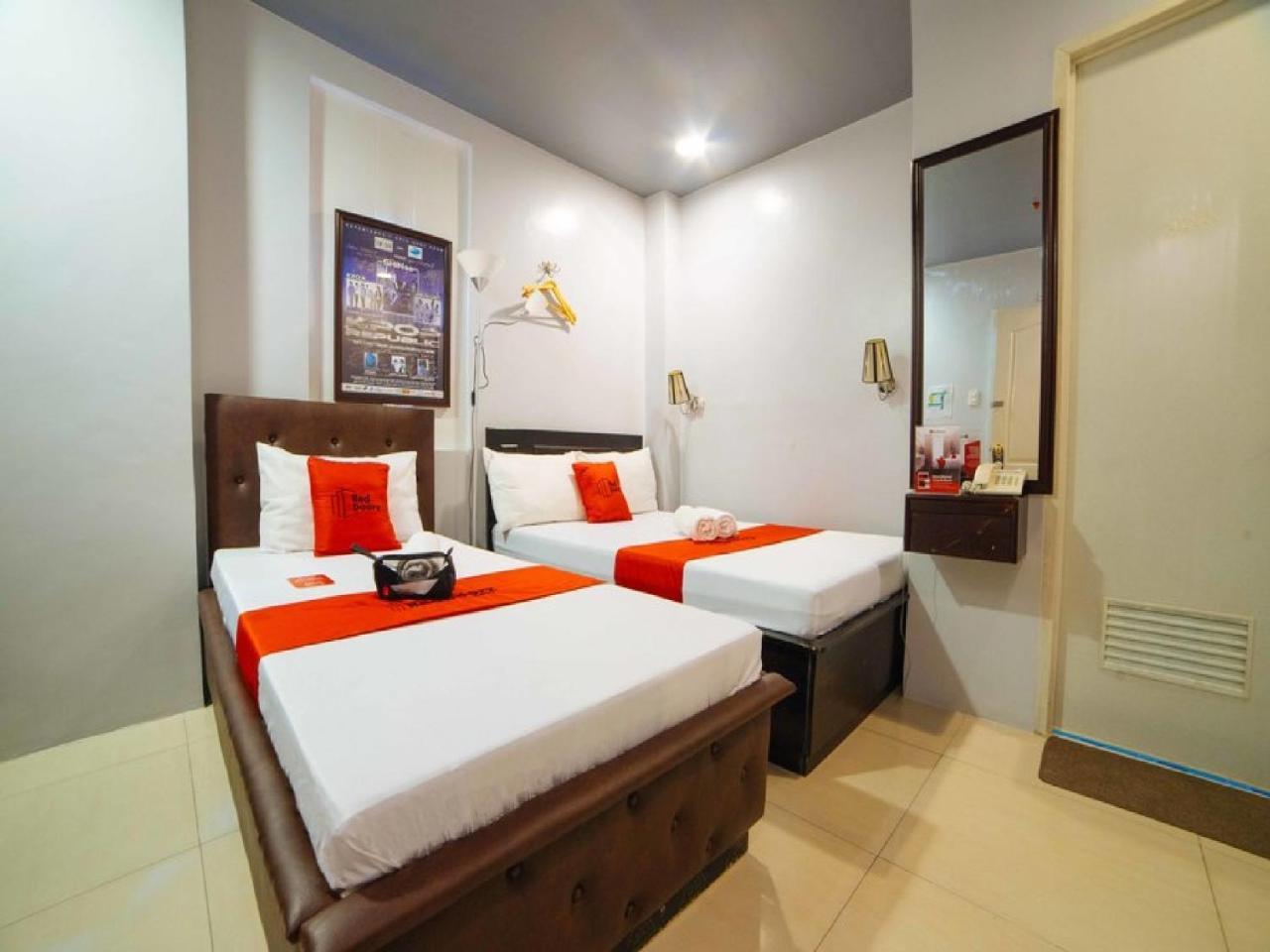 Hotel Reddoorz @ Tayuman 3*