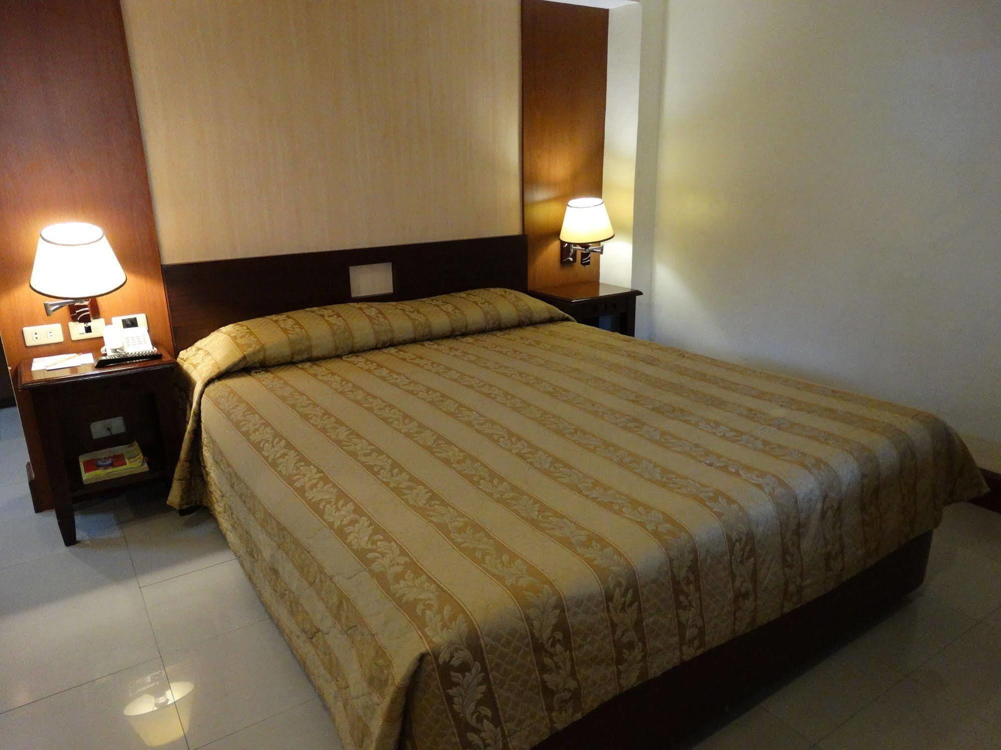 Cherry Blossoms Hotel 3*