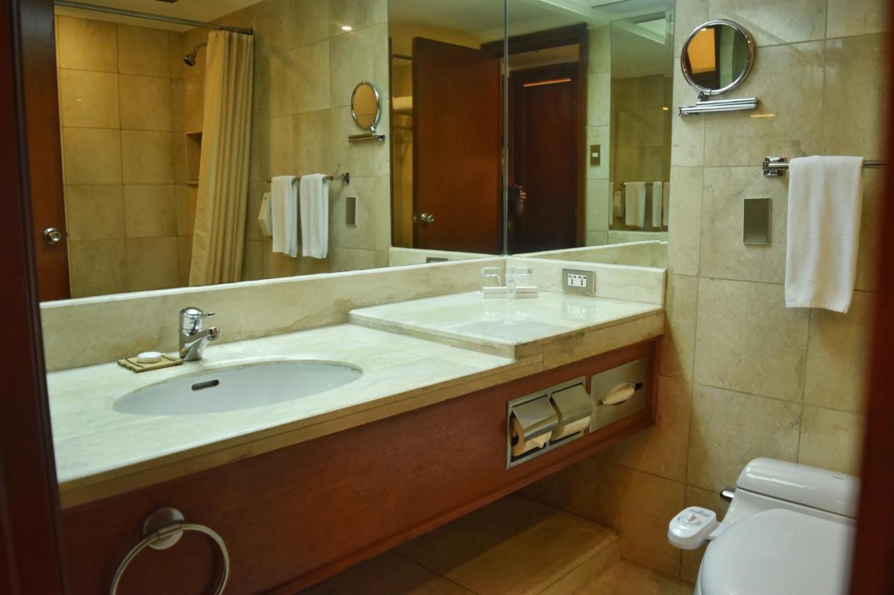 Manila Prince Hotel 4*